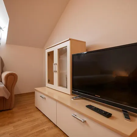 Kika Apartmán Nin