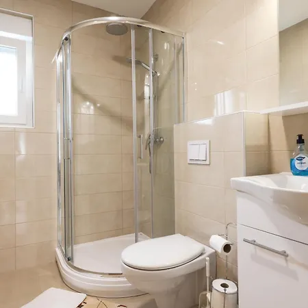 Kika Apartmán Nin