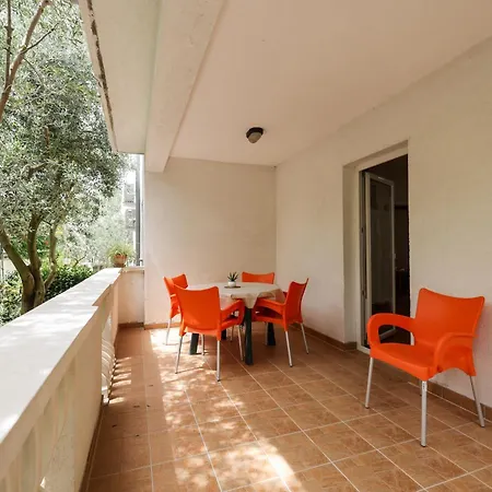 Kika Apartmán Nin